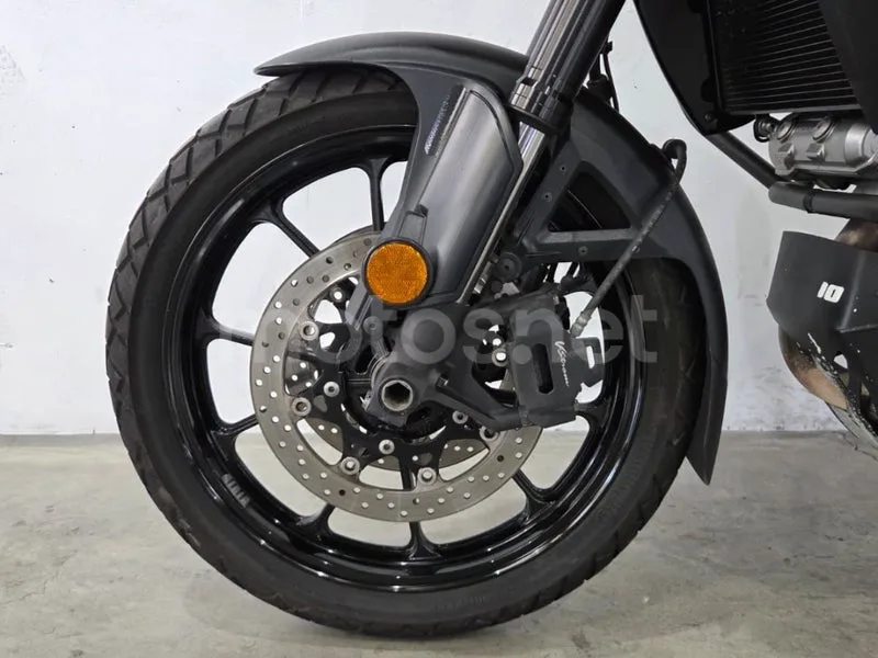 Suzuki V-Strom 1000 - Vista 15