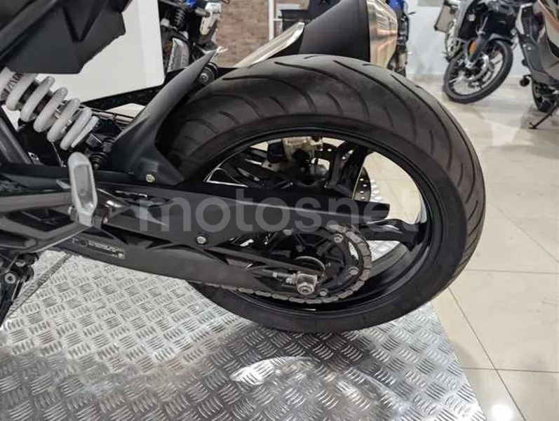 BMW G 310 R - Vista 25