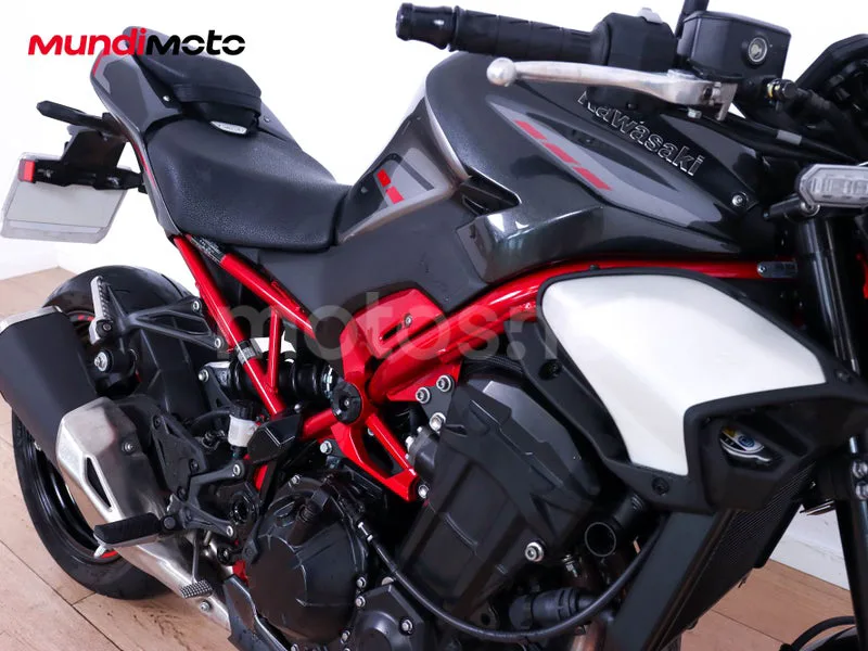 Kawasaki Z900 - Vista 16