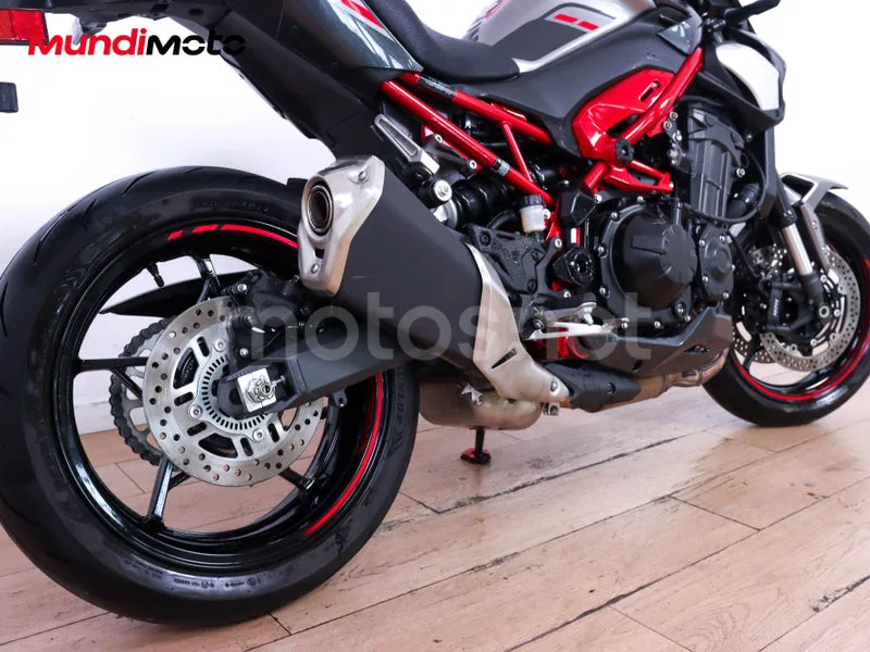 Kawasaki Z900 - Vista 4