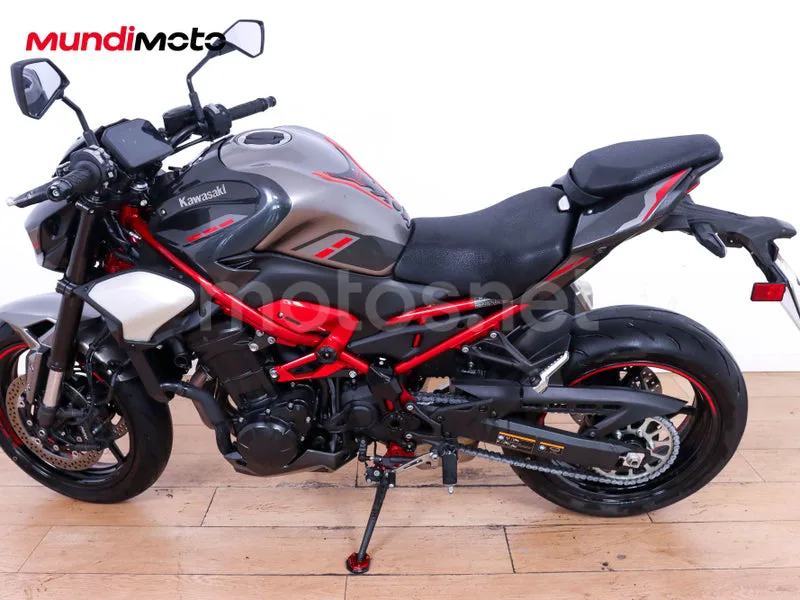 Kawasaki Z900 - Vista 6