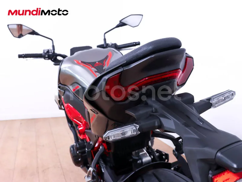 Kawasaki Z900 - Vista 9