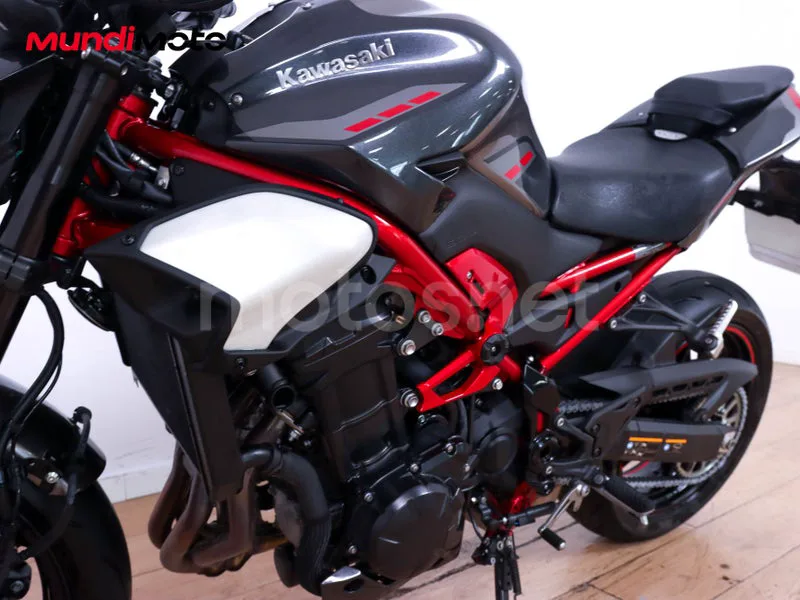 Kawasaki Z900 - Vista 10