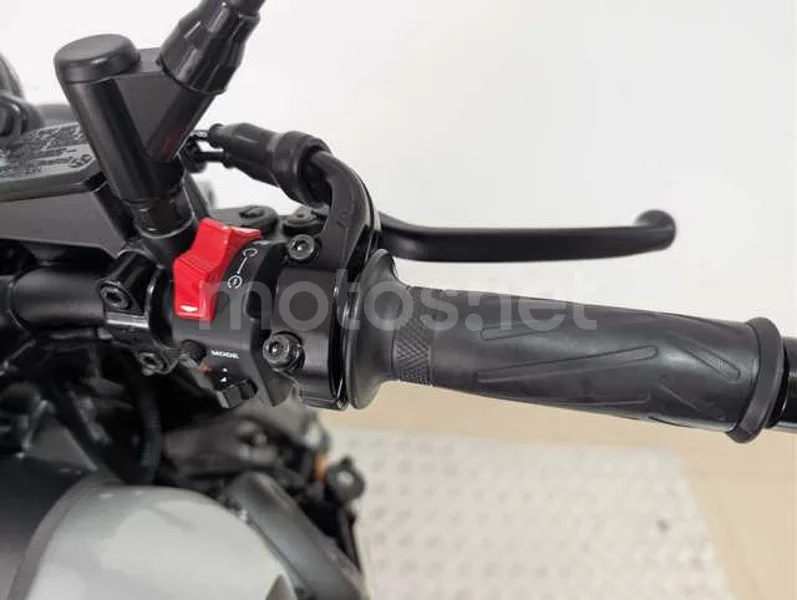 Yamaha XSR700 - Vista 11