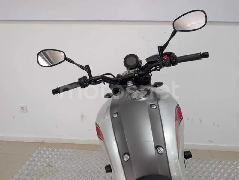 Yamaha XSR700 - Vista 13