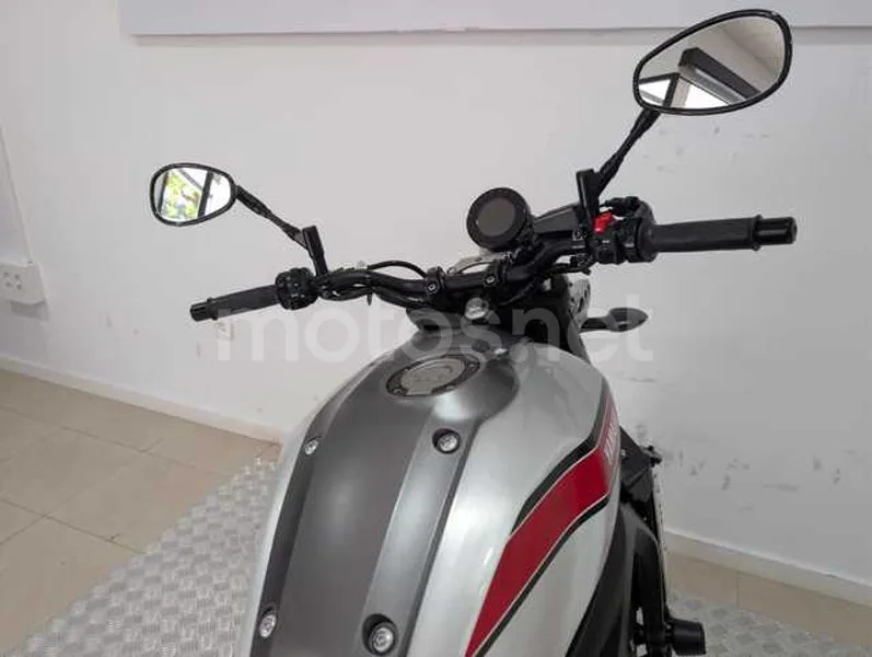 Yamaha XSR700 - Vista 14