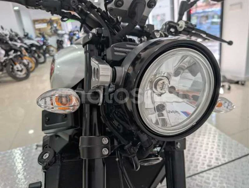 Yamaha XSR700 - Vista 15