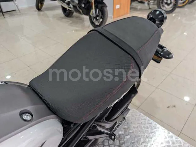 Yamaha XSR700 - Vista 19