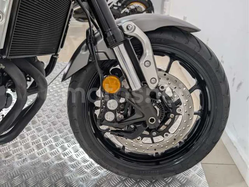 Yamaha XSR700 - Vista 23