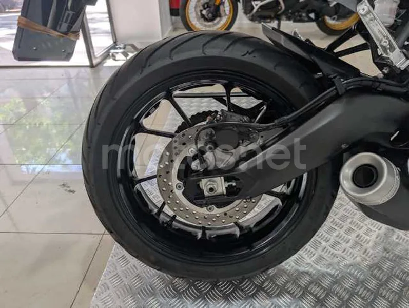 Yamaha XSR700 - Vista 24