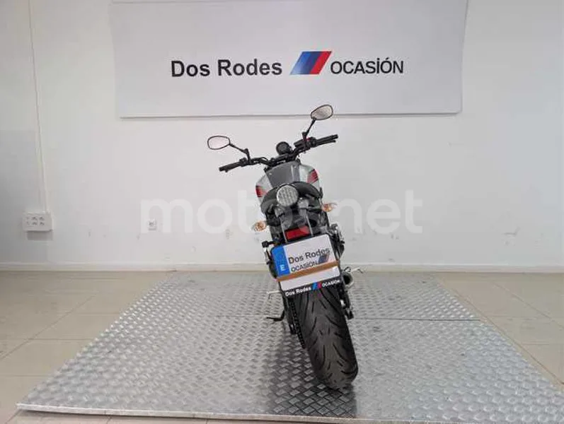 Yamaha XSR700 - Vista 8