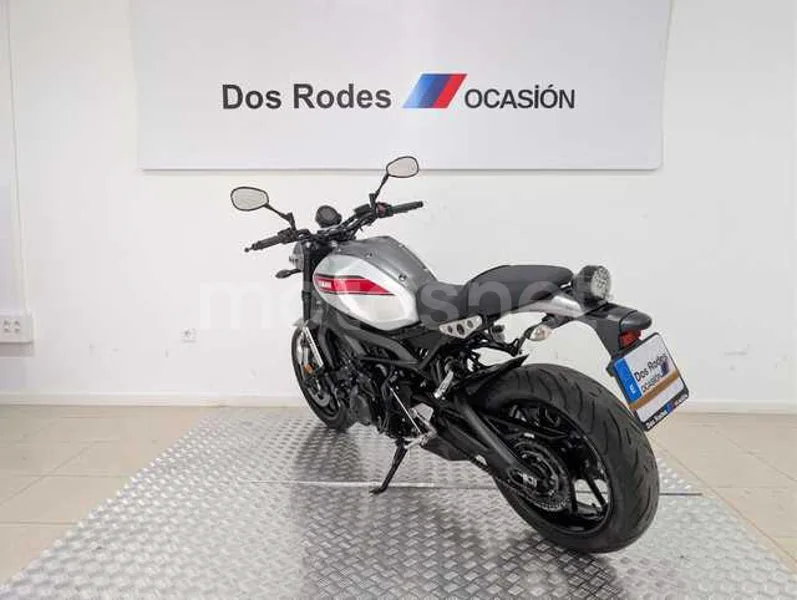 Yamaha XSR700 - Vista 9