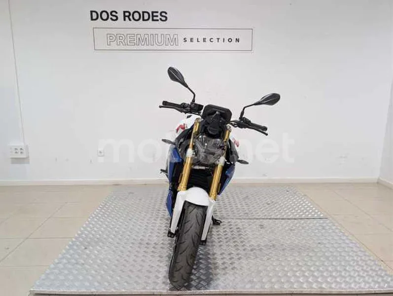 BMW F 900 R - Vista 3