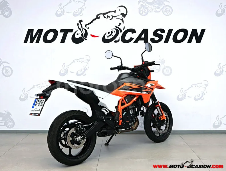 KTM 125 SMC R - Vista 3