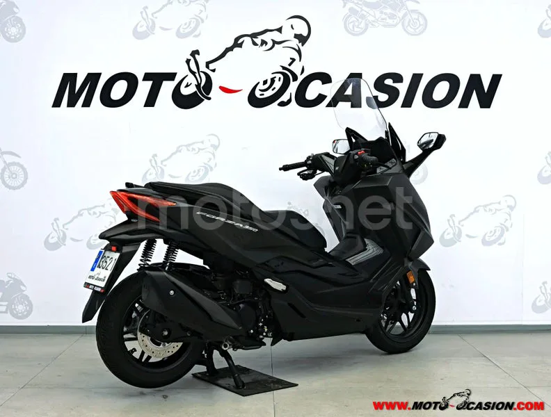 Honda Forza 350 - Vista 3