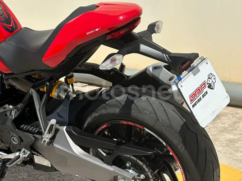 Ducati Monster 821 - Vista 3