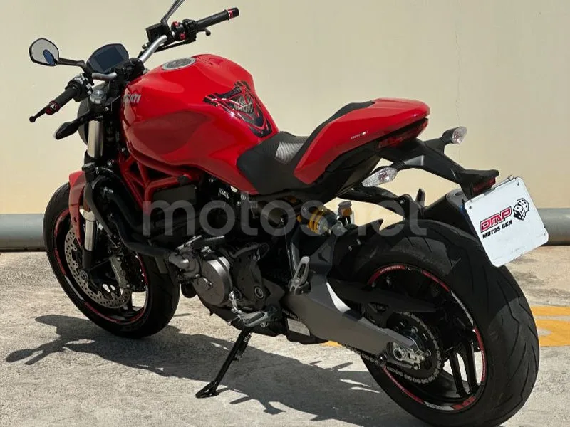 Ducati Monster 821 - Vista 4