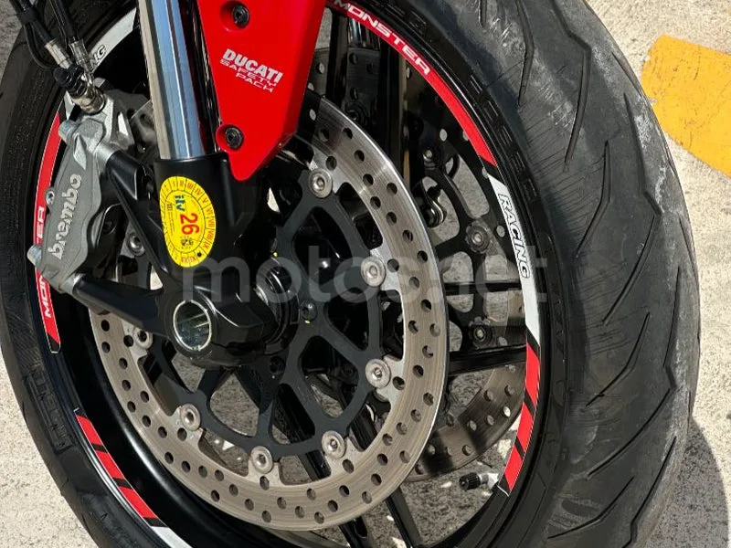 Ducati Monster 821 - Vista 10