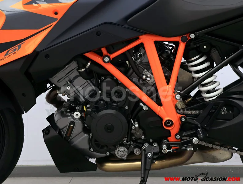 KTM 1290 Super Duke GT - Vista 9