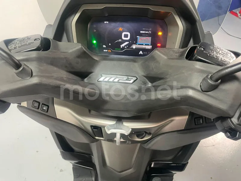 Piaggio MP3 - Vista 11