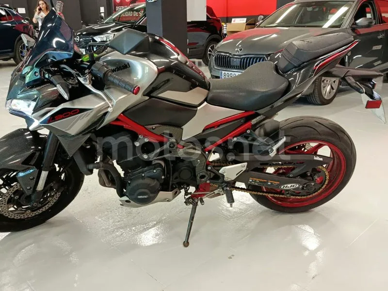 Kawasaki Z900 - Vista 3