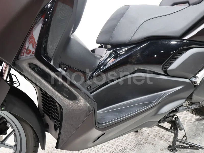 Yamaha XMAX 300 - Vista 13