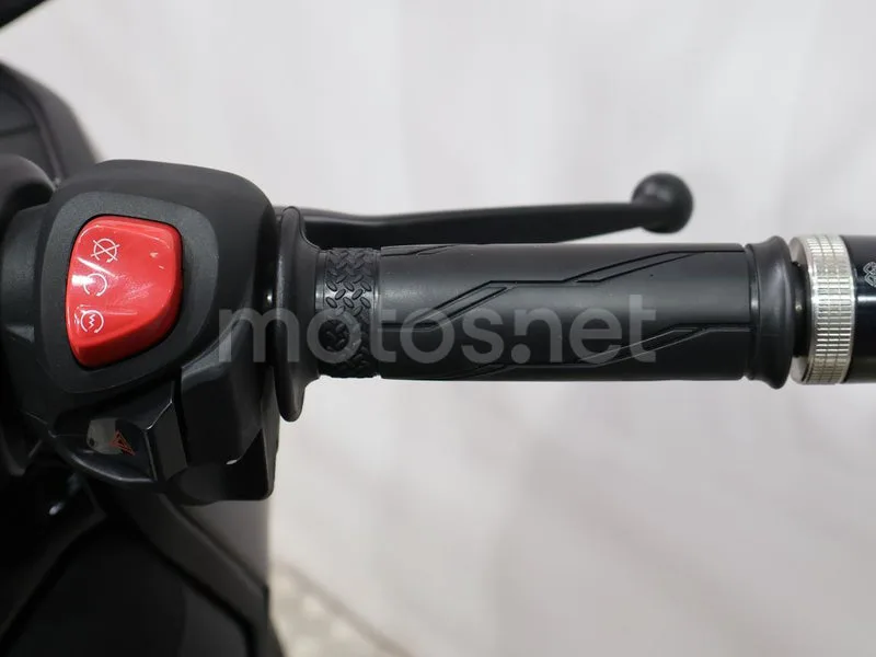 Yamaha XMAX 300 - Vista 9