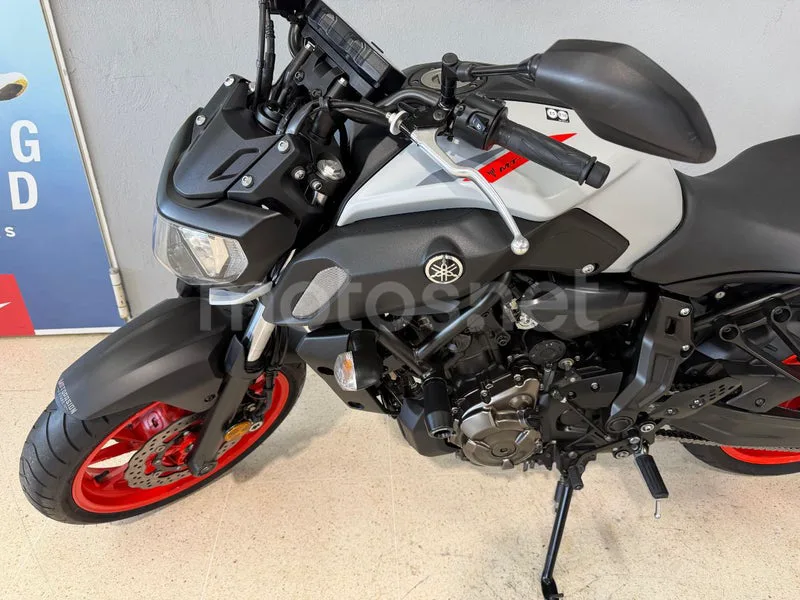 Yamaha MT-07 - Vista 8