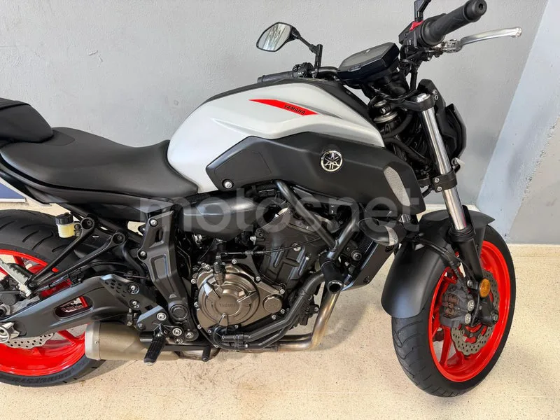 Yamaha MT-07 - Vista 9