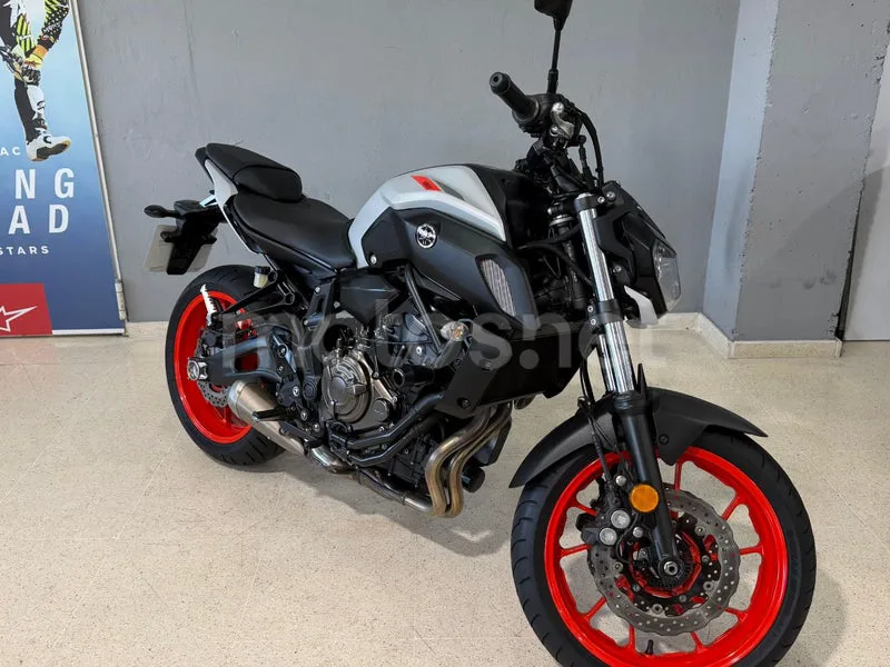Yamaha MT-07 - Vista 10