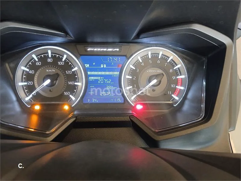 Honda Forza 350 - Vista 5