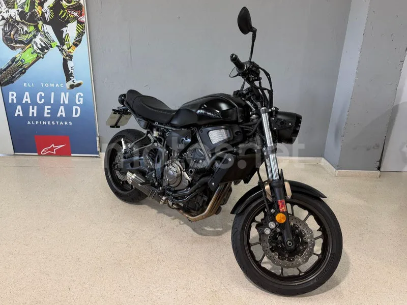 Yamaha XSR700 - Vista 8