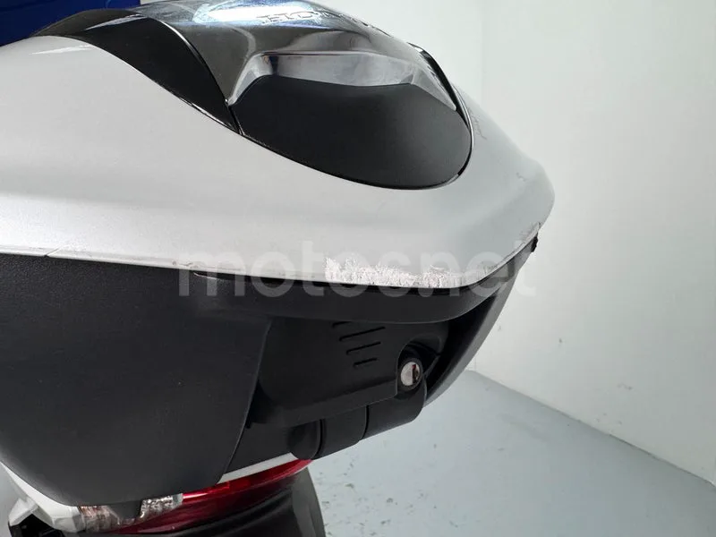 Honda SH300i - Vista 11