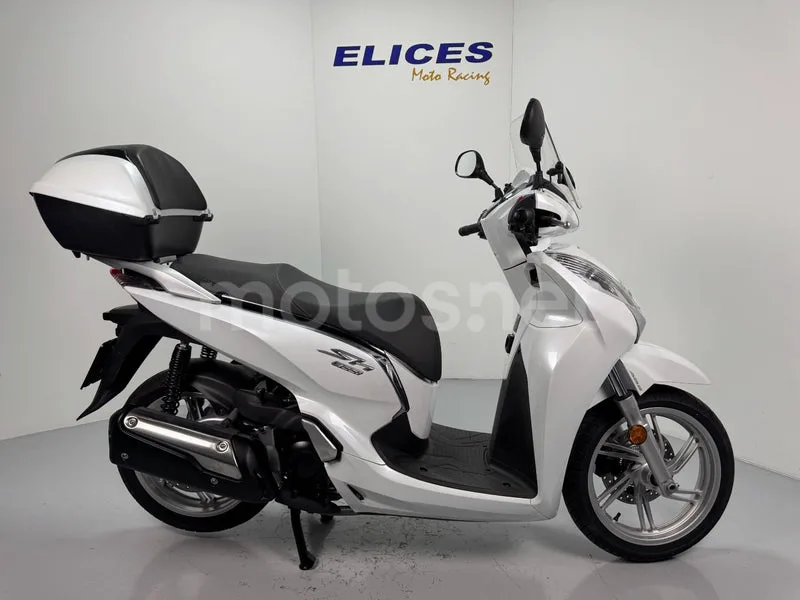 Honda SH300i - Vista 12