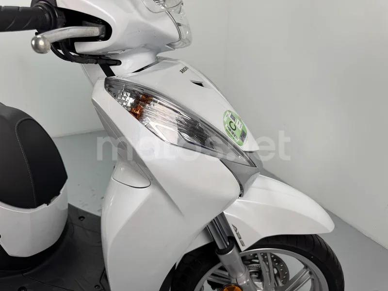 Honda SH300i - Vista 14
