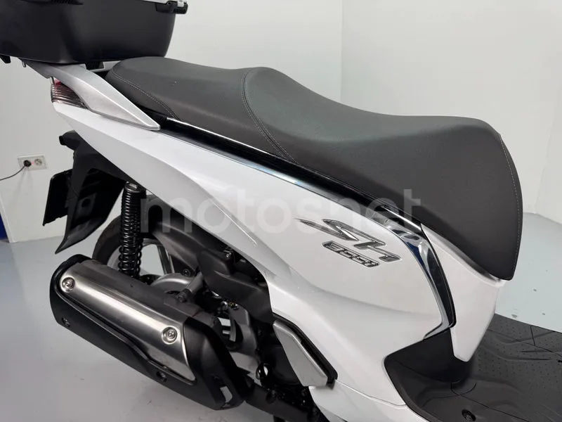 Honda SH300i - Vista 16