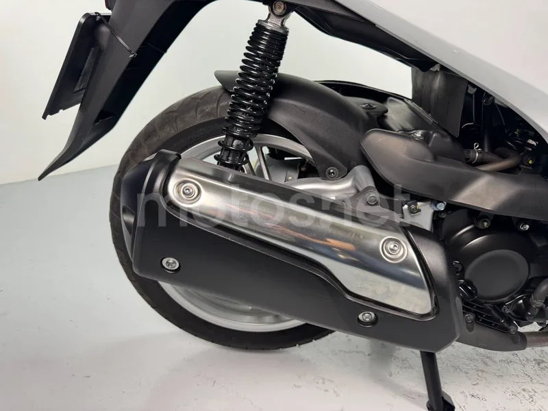 Honda SH300i - Vista 17