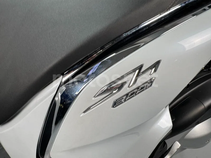 Honda SH300i - Vista 7