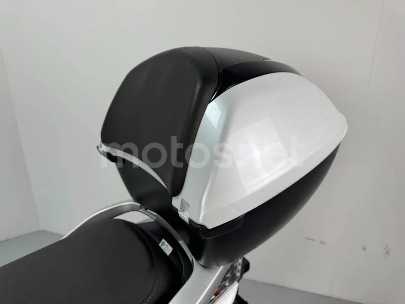Honda SH300i - Vista 8