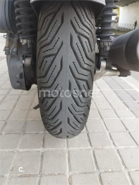 Yamaha XMAX 250 - Vista 6