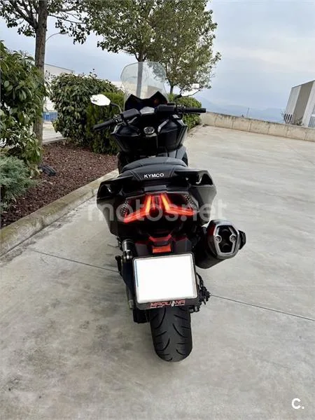 Kymco AK 550 - Vista 4