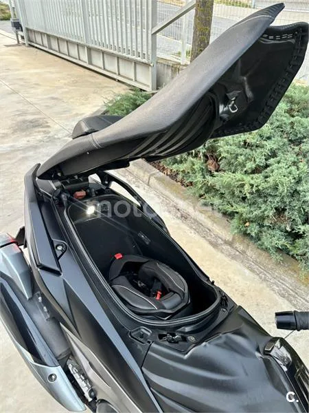 Kymco AK 550 - Vista 6