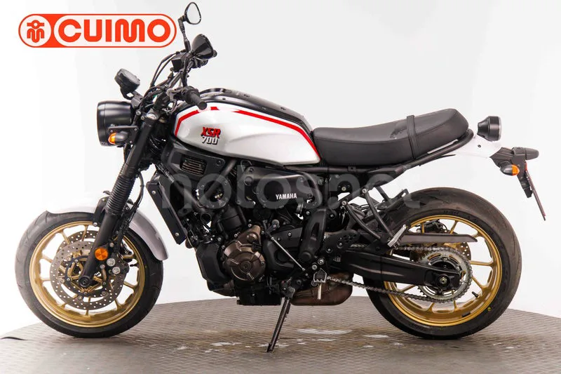 Yamaha XSR700 - Vista 8