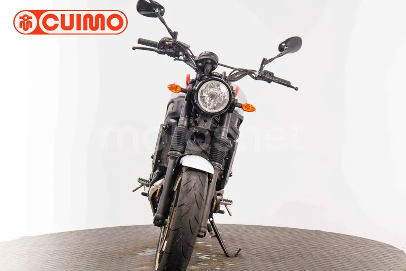 Yamaha XSR700 - Vista 10