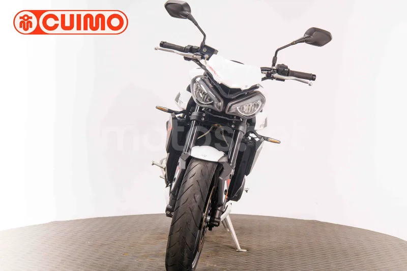Triumph Street Triple - Vista 10