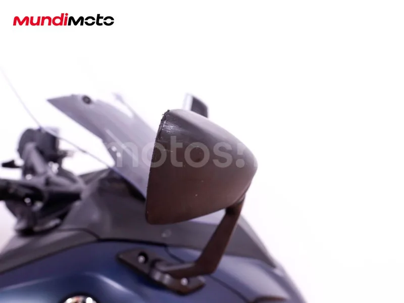 Yamaha TMAX - Vista 13