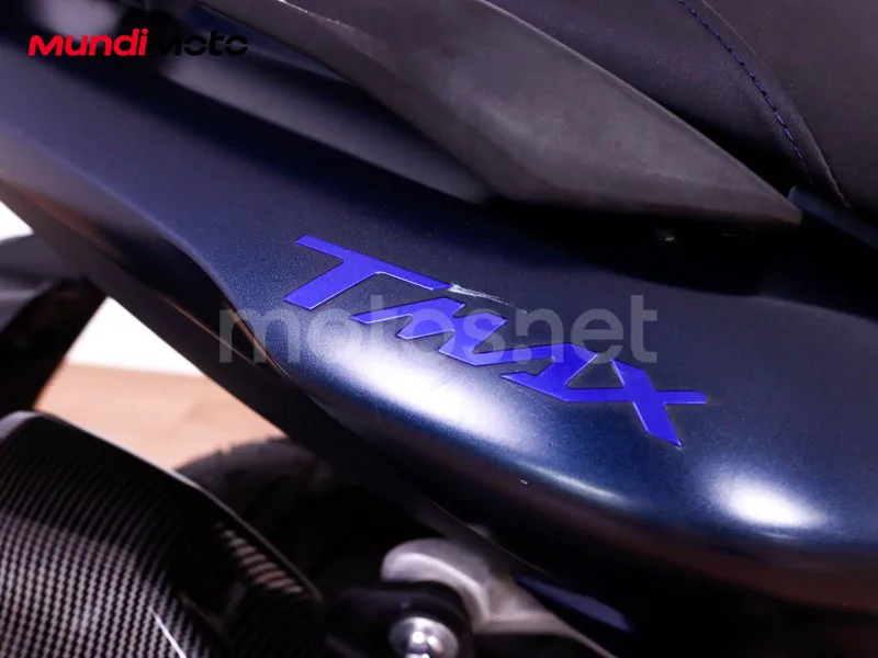 Yamaha TMAX - Vista 15