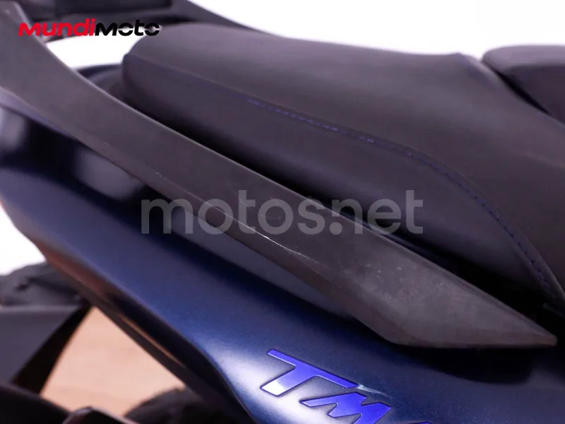 Yamaha TMAX - Vista 16