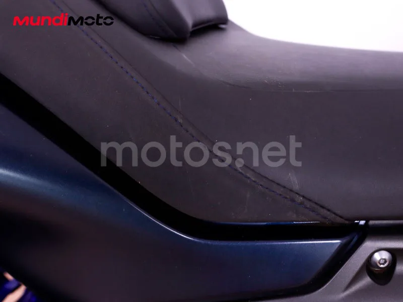 Yamaha TMAX - Vista 18