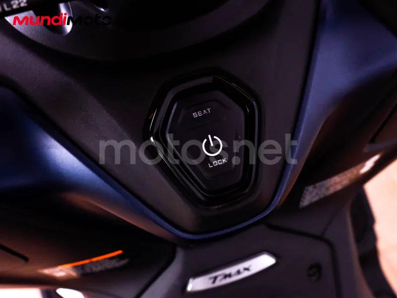 Yamaha TMAX - Vista 22